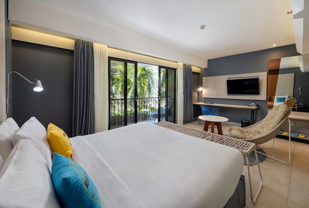 SOLIA, SUITE, BATHTUB