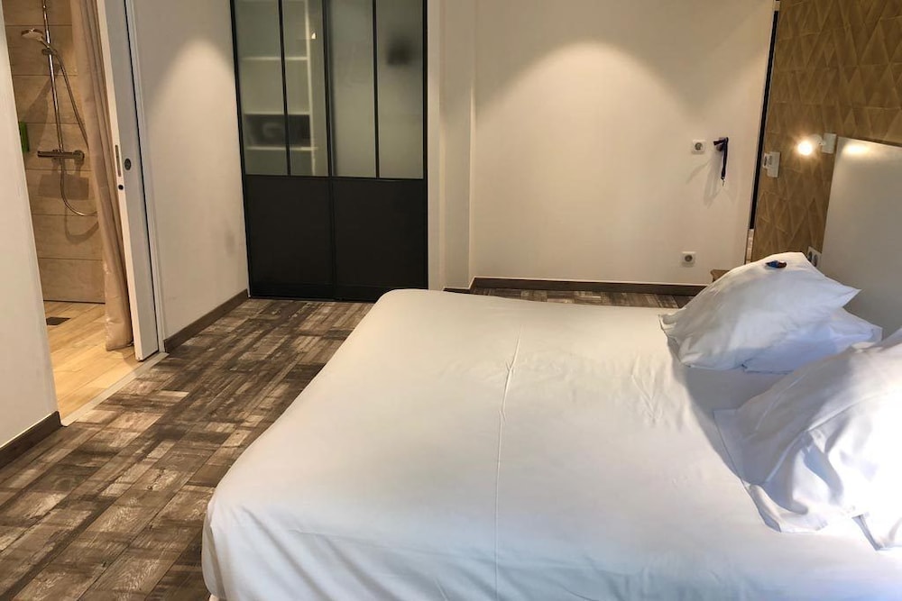 Room, Double Bed, Accessible