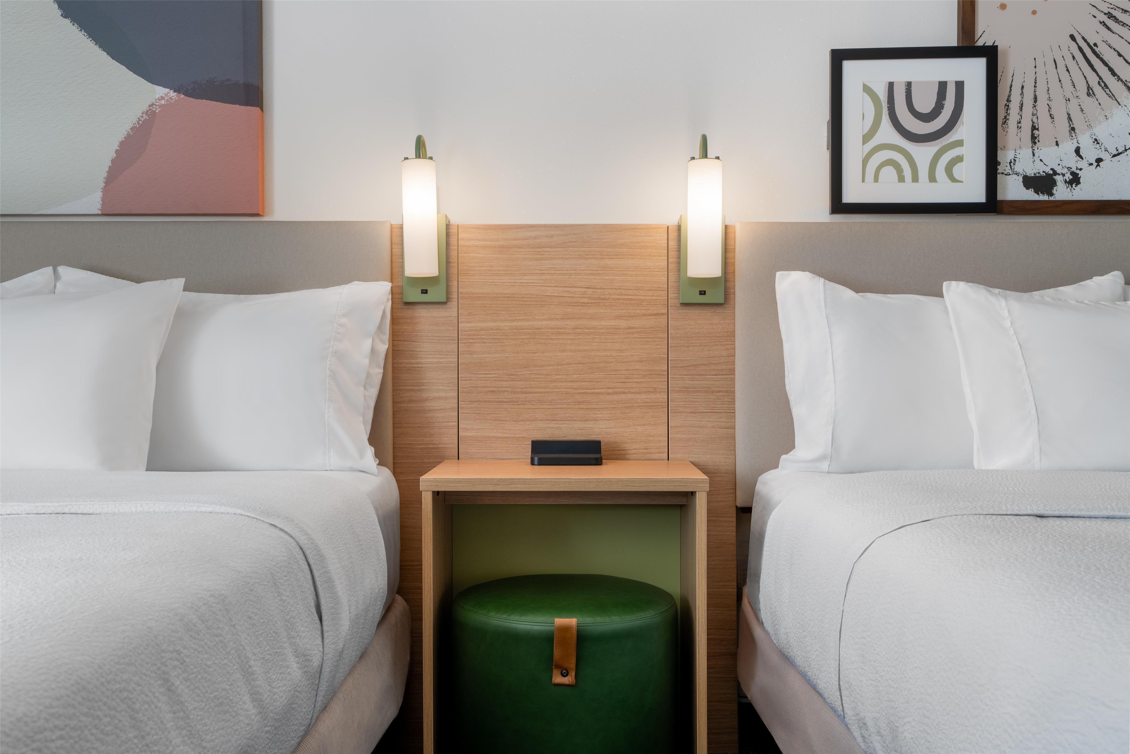 ROOM, KING BED, SOFA, ACCESSIBLE