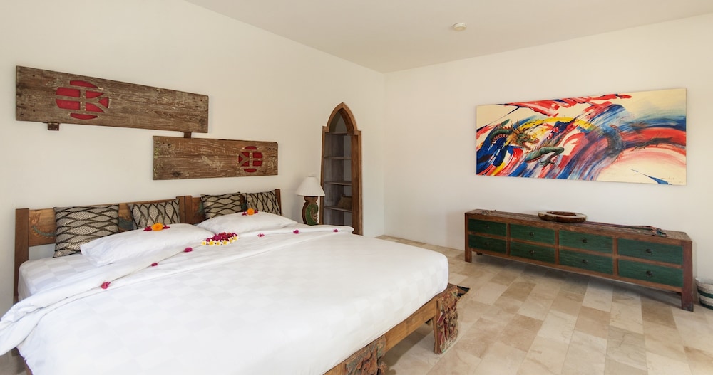 DELUXE, DOUBLE OR TWIN BED, POOL VIEW, POOL ACCESS