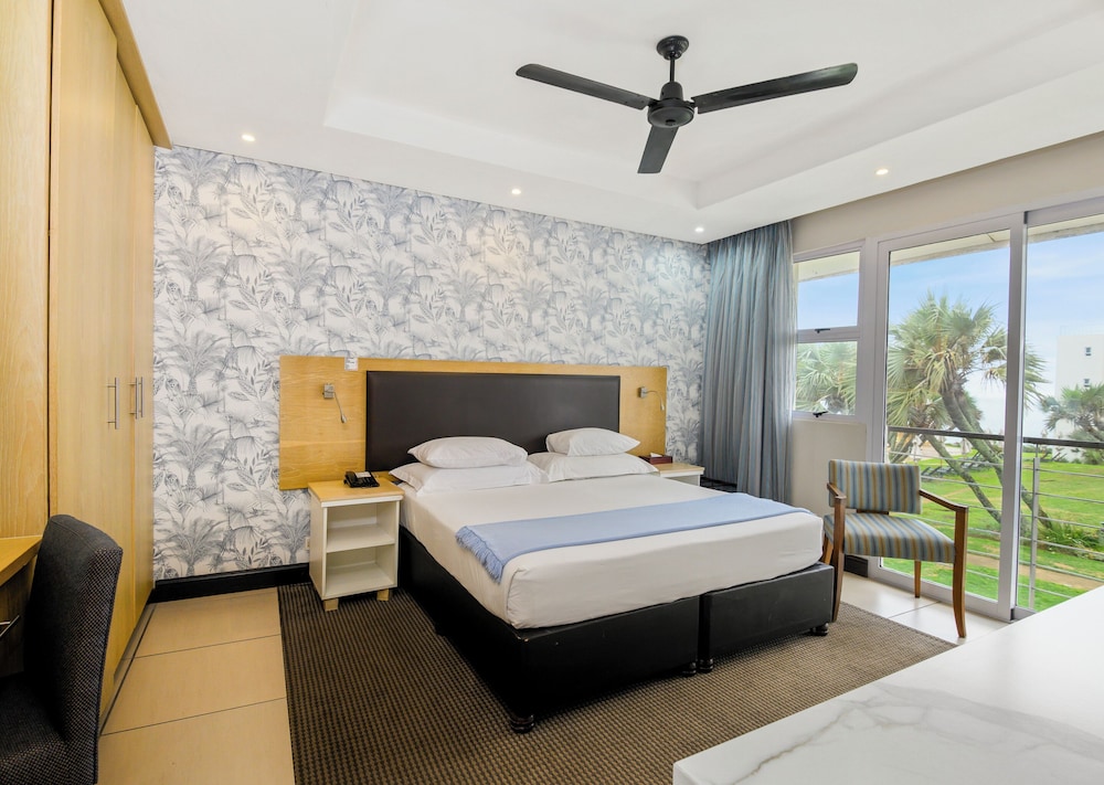 BLUE MARLIN HOTEL 22/84