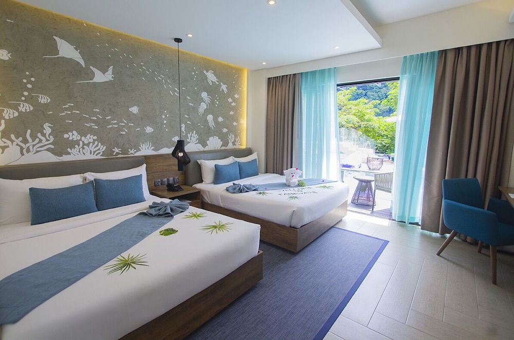Premier Grand with Pool Access