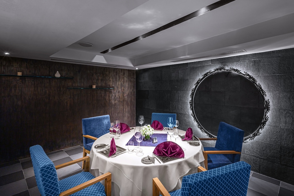 Royal Wing Suites Spa 62/82