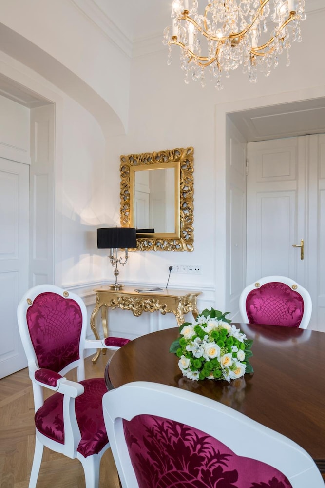 Schloß Schönbrunn Grand Suite 28/40