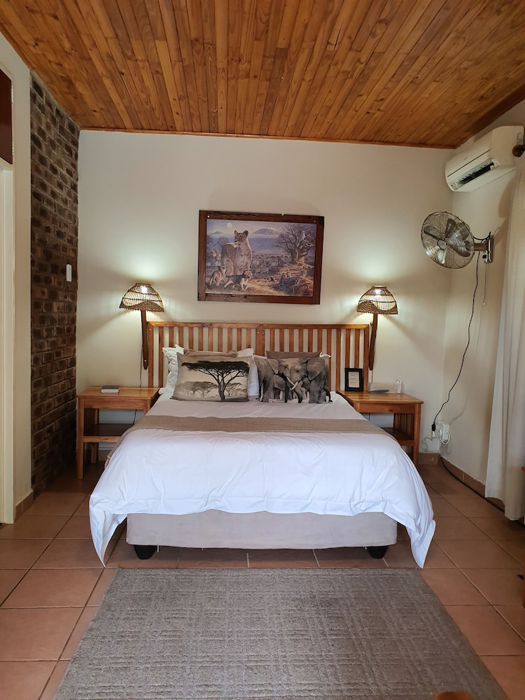 ROOM, DOUBLE BED, POOL VIEW