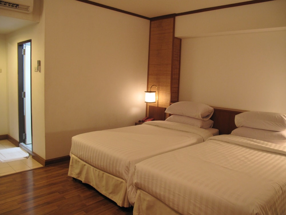 Dusit Hotel 12/50