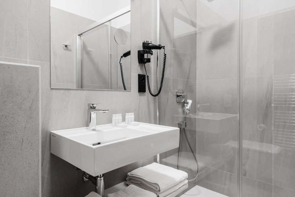 Theresian Hotel And Spa 44/50