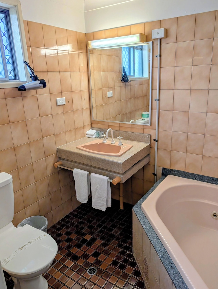 Hampton Villa Motel (ex.Comfort Inn Rockhampton) 65/71