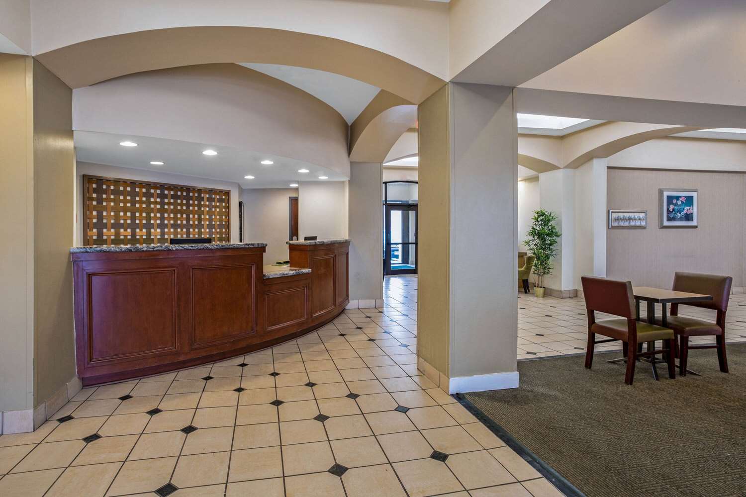 La Quinta Inn & Suites by Wyndham New Haven 9/49