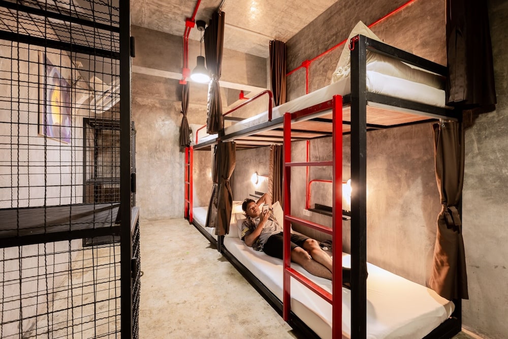 Sleeper Hostel 30/50
