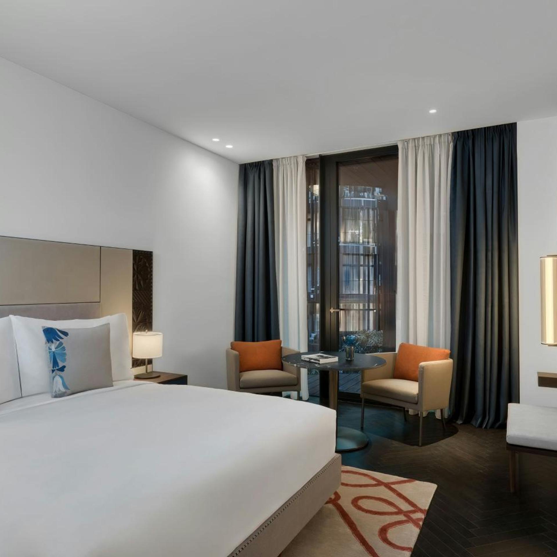 Atrium, King Bed, Atrium View, Balcony