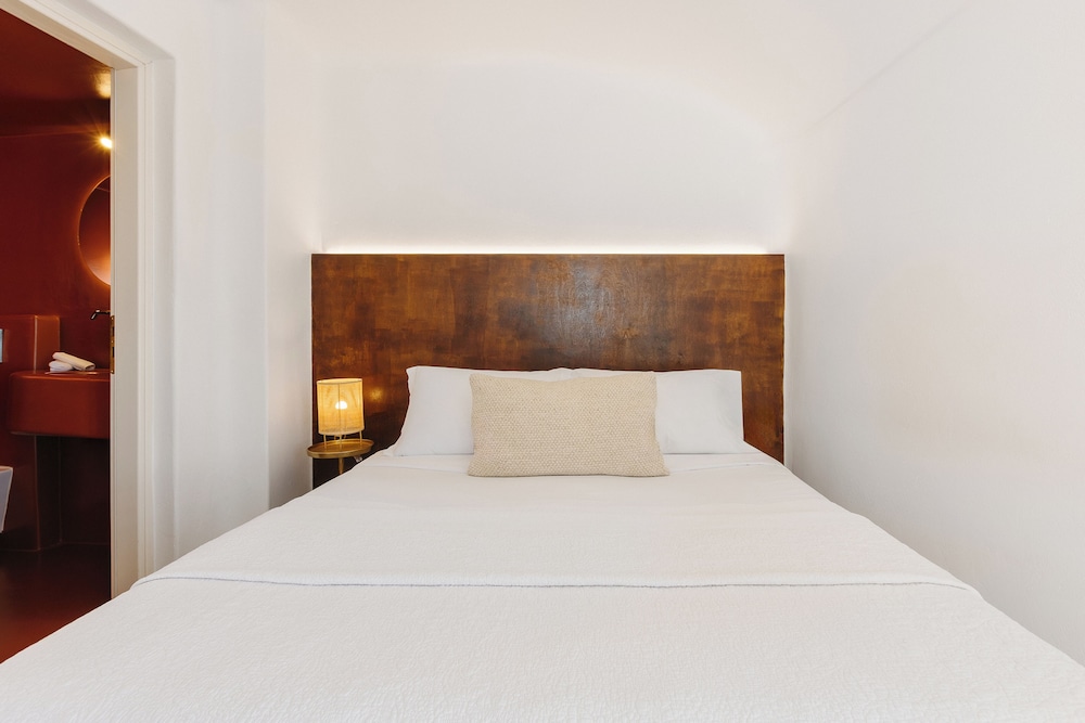 Junior Suite, Double Bed, Caldera View
