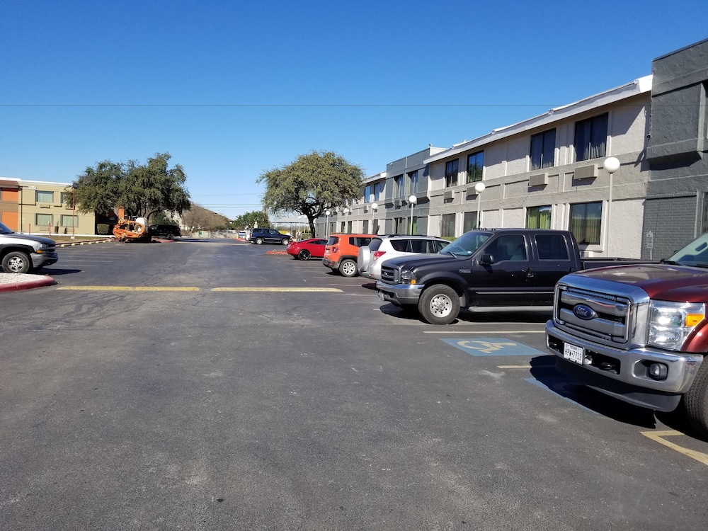 Travelodge by Wyndham San Antonio Downtown Northeast 25/35