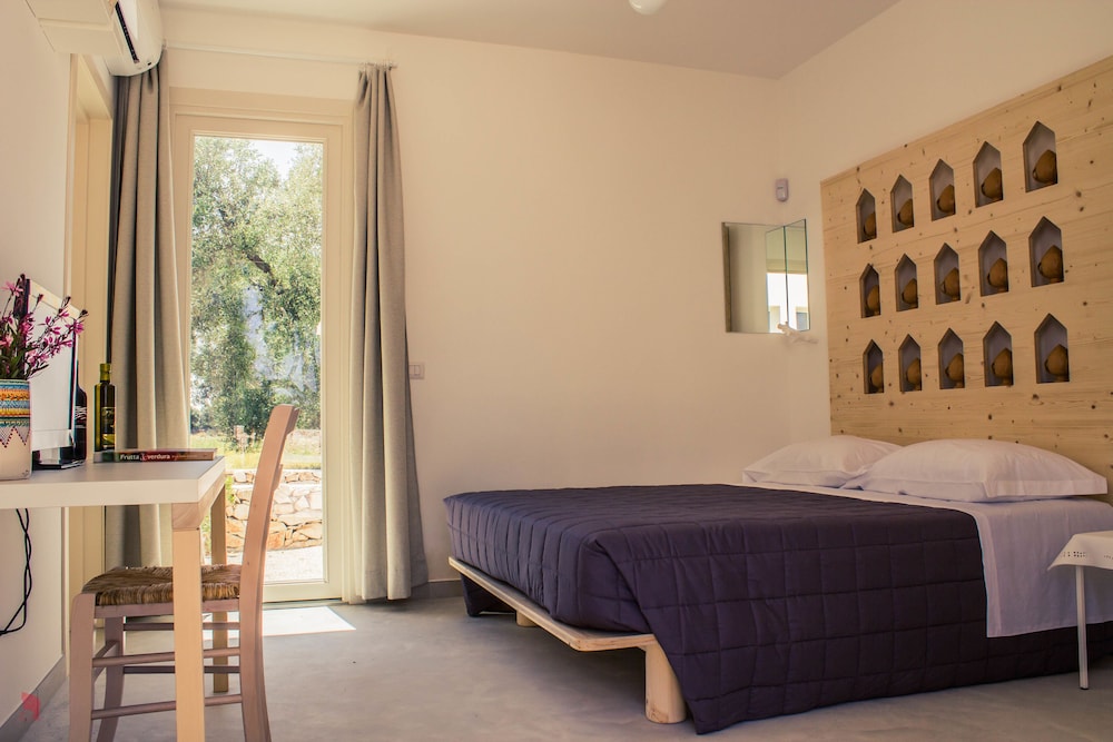 ROOM, TRIPLE, PATIO
