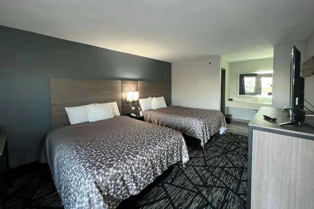 Super 8 by Wyndham Sulphur South 7/20