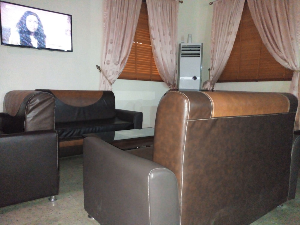Dionzec Hotel & Suites 9/15
