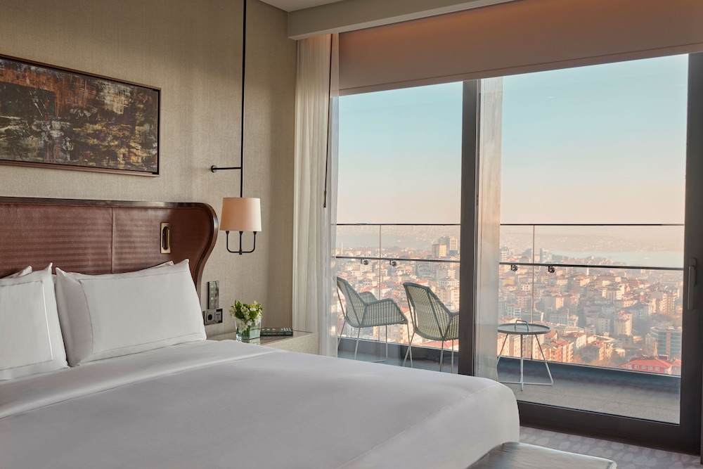 1 Bedroom, Suite, 2 Queen Beds, Bosphorus View, Lounge Access