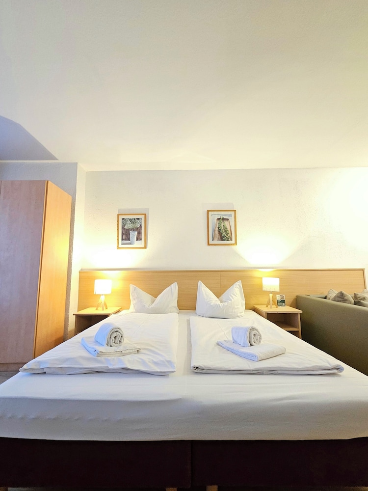 Historisches Hotel Weinrestaurant Zum Grünen Kranz 7/50
