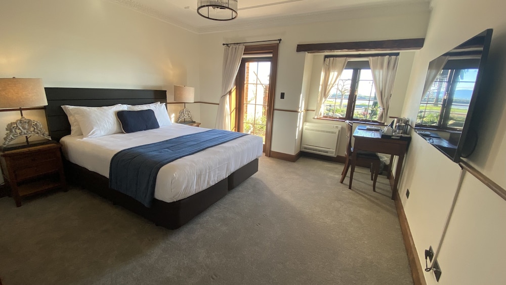 ROOM, KING BED, SEA VIEW