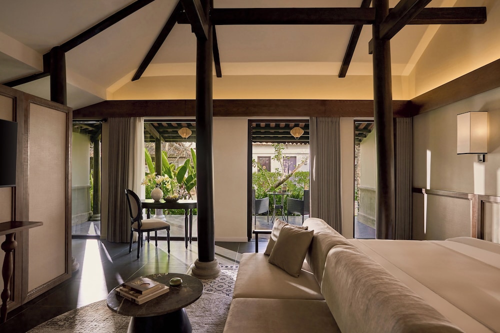 Signature, Villa, King Bed, Pool View, Pool Access