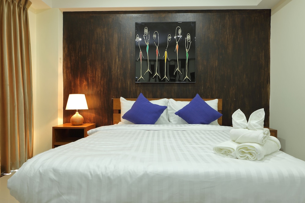 SUPERIOR, QUEEN BED