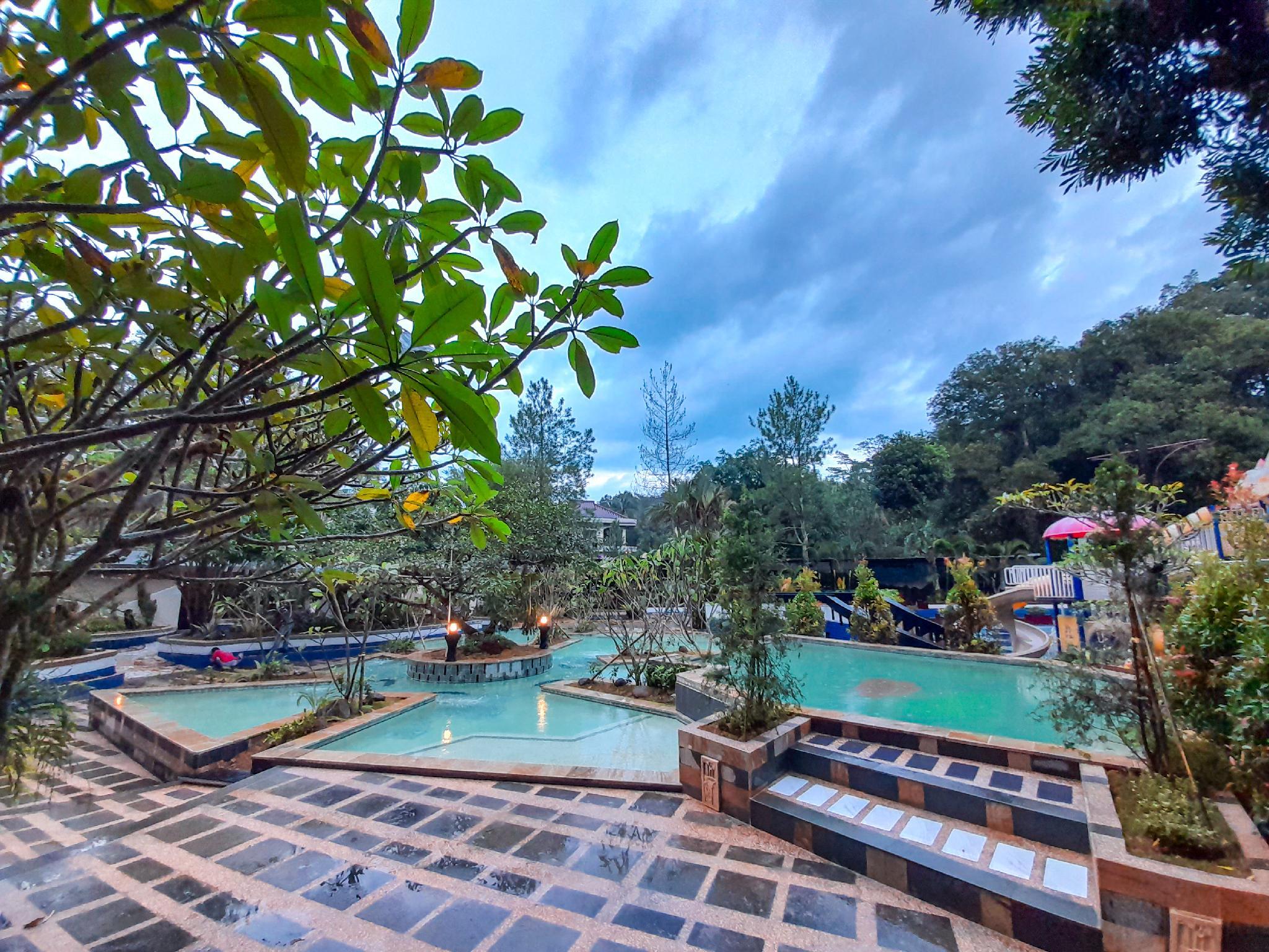 The Jhon's Cianjur Aquatic Resort 19/21