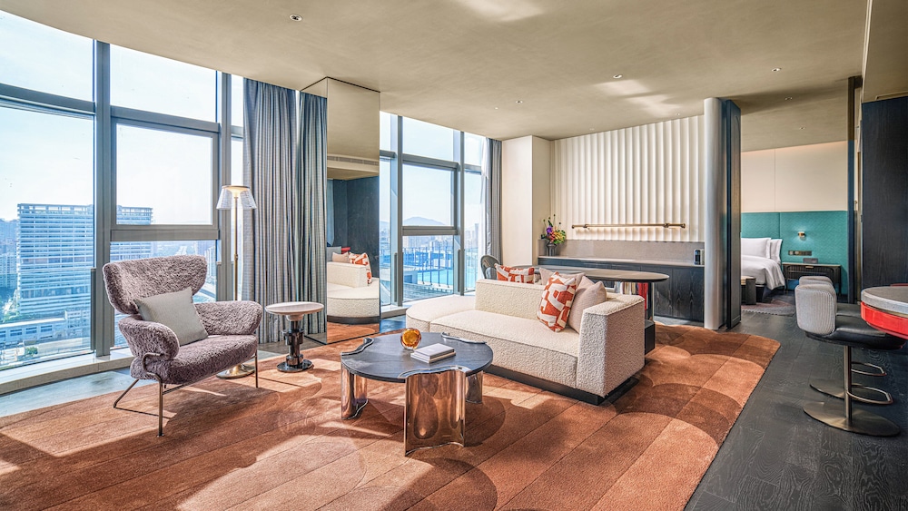 1 Bedroom, Suite, King Bed, Living and Dining Areas, Hotel Indigo Zhuhai Xiangzhou by IHG 3/9
