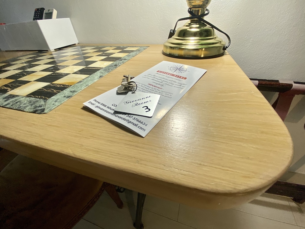 Giovanni Rooms Manarola 36/49