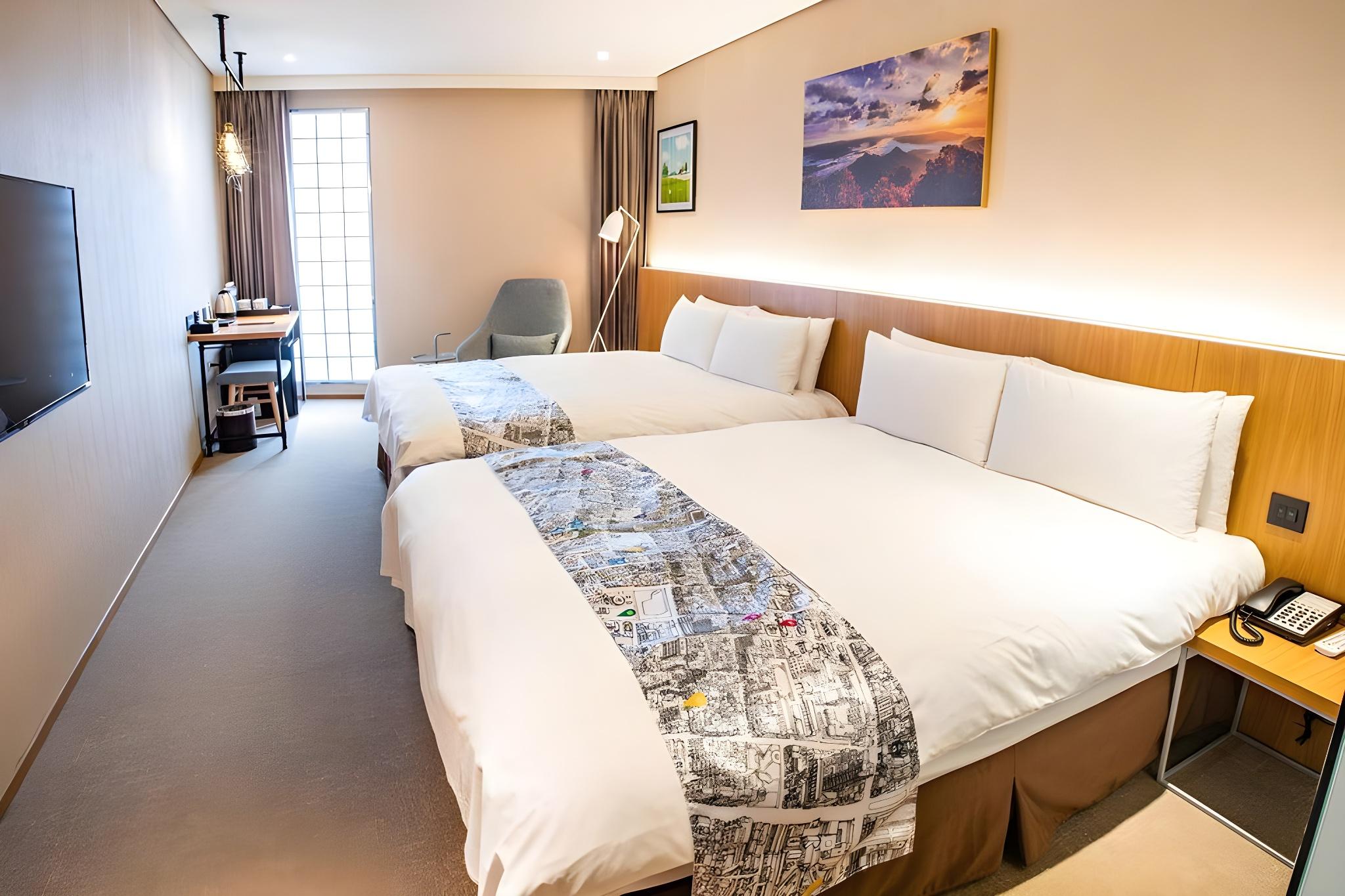 Room, Quadruple, No Window