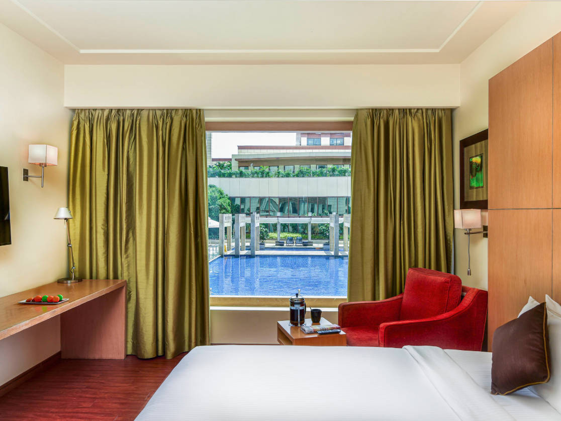 Premier, King Bed, Pool View, Executive Level