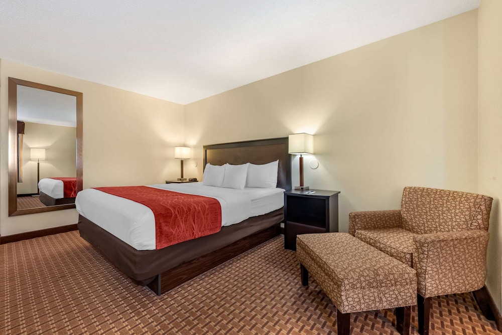 Comfort Inn & Suites Warsaw near US-30 9/44
