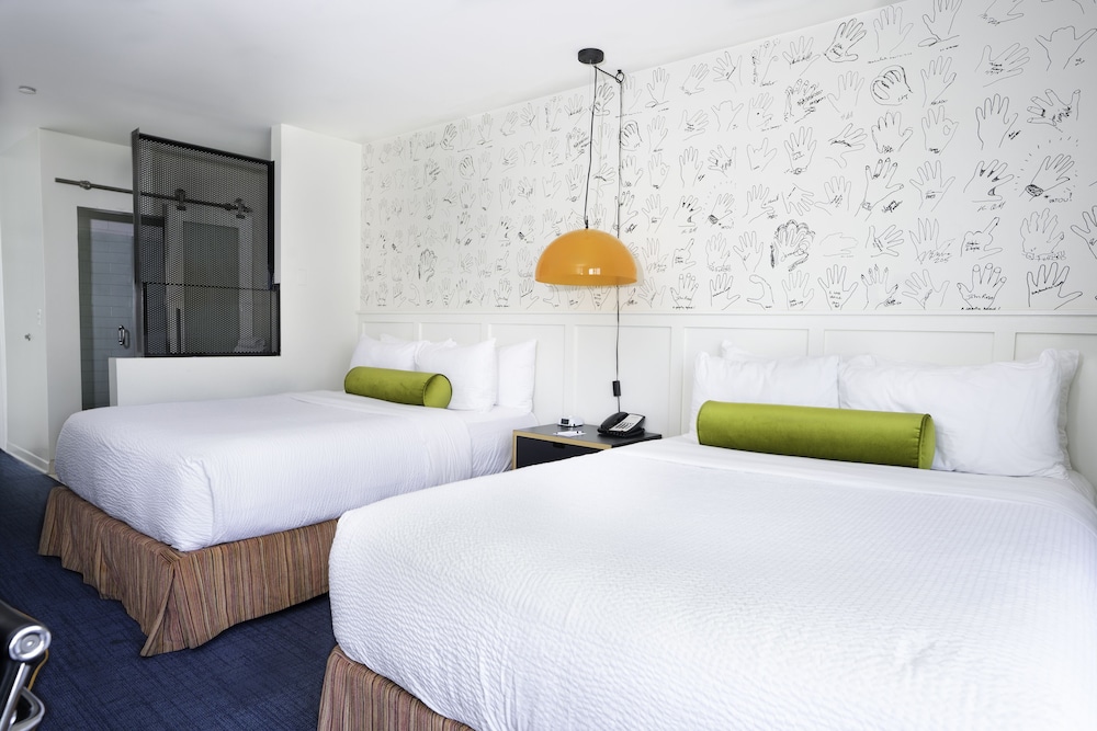 Hotel Erwin 24/83