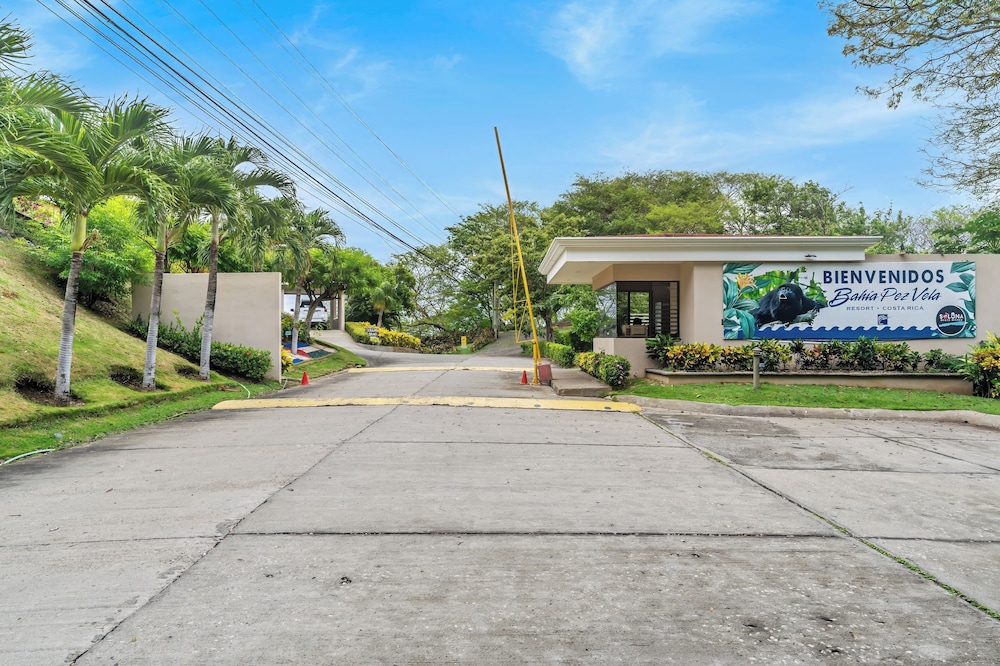 Bahia Pez Vela Resort 41/50