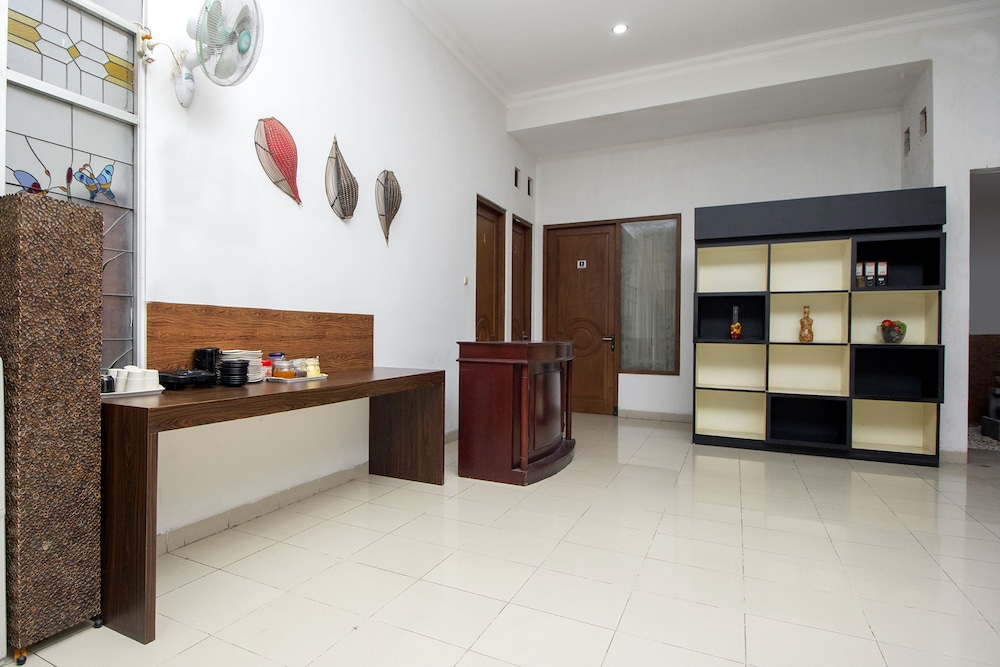 Collection O 1061 Aliya Homestay 4/41