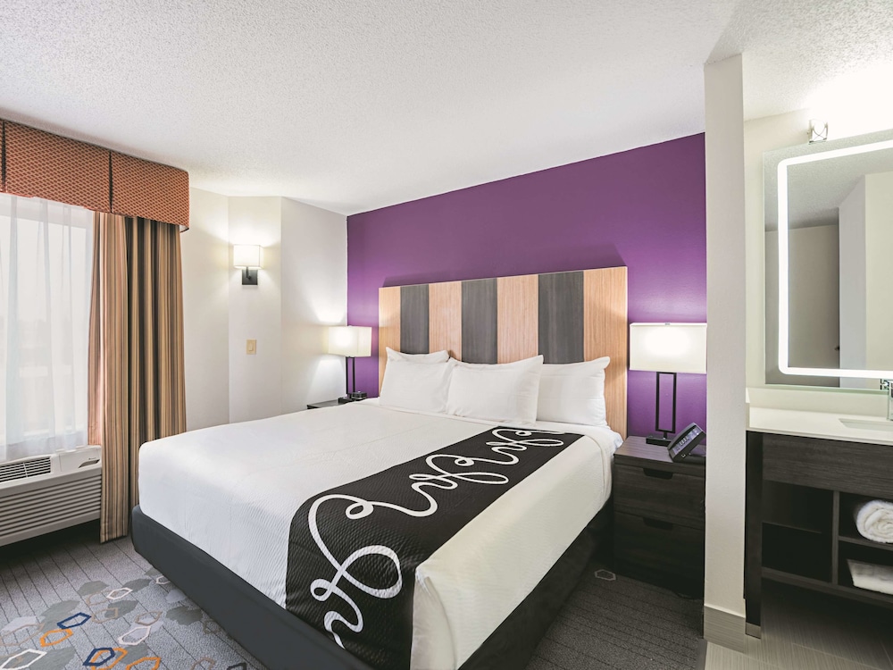 La Quinta Inn & Suites by Wyndham Minneapolis Northwest 9/39