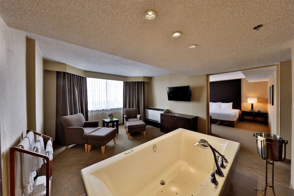 Radisson Hotel & Convention Center Edmonton 52/59