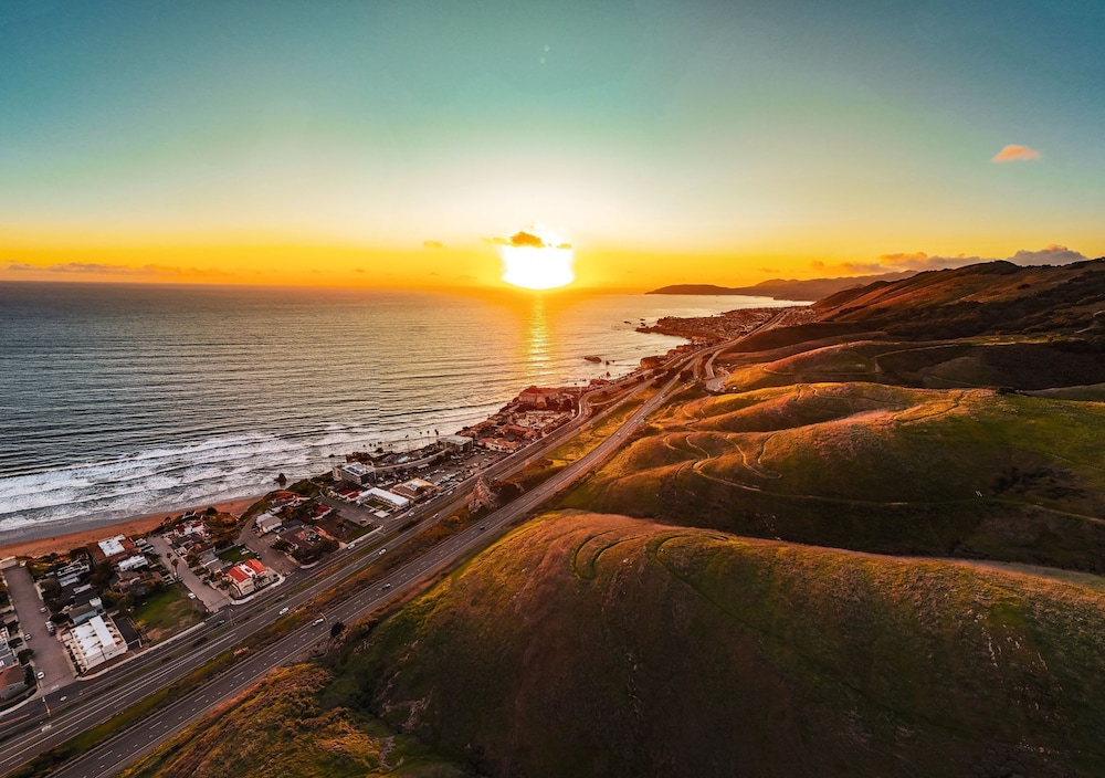 Tides Oceanview Inn & Cottages 44/50