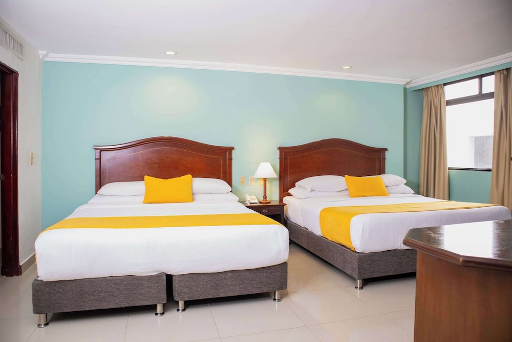 Junior Suite, Family, 2 King Beds