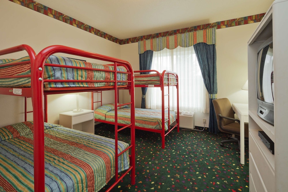 Country Inn and Suites by Radisson Prairie du Chien 8/36