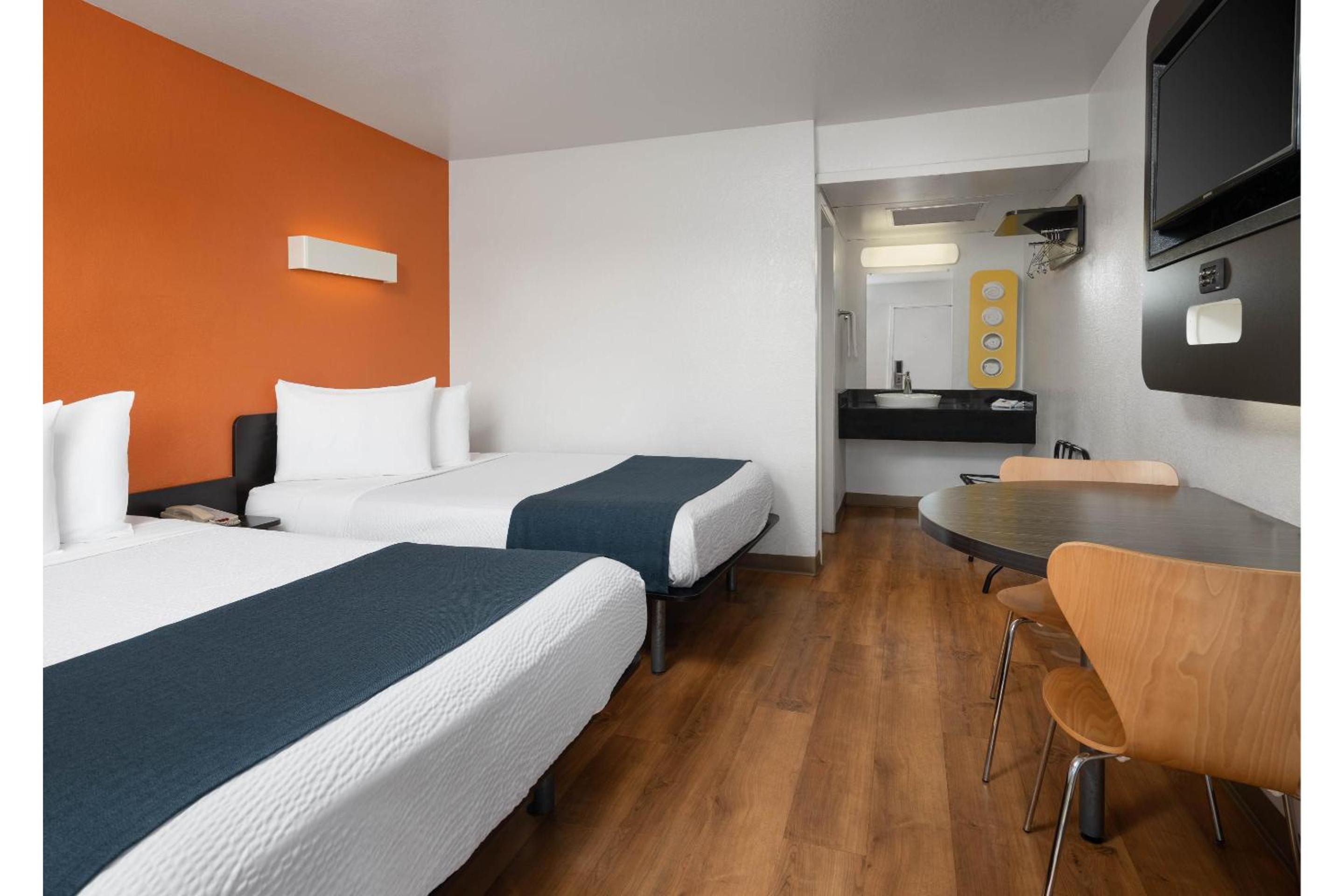 ROOM, QUADRUPLE, ACCESSIBLE