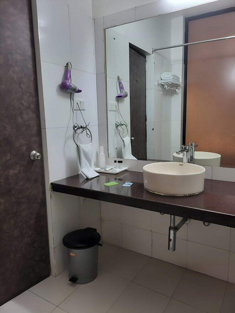 The New Marrion Hotel 43/44