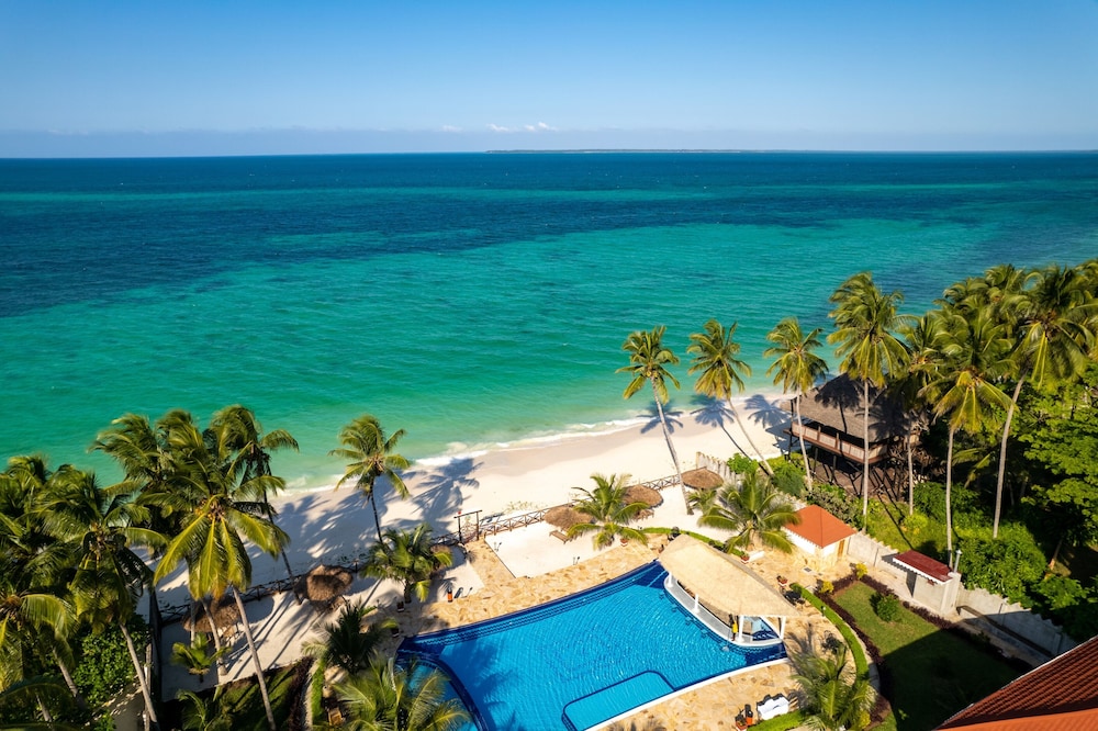Sunny Palms Beach Bungalows 60/65