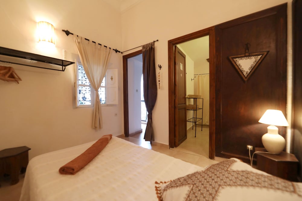 1 BEDROOM, BASIC