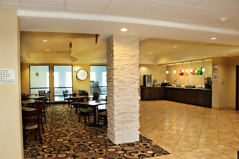 Quality Suites 7/46