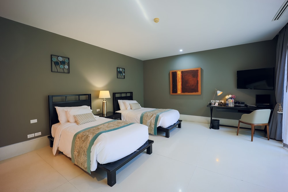 2 Bedrooms, Pool, Villa, 1 King and 1 Single Beds