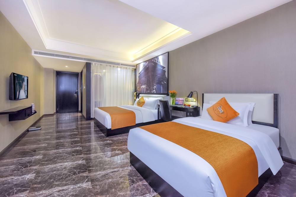 Deluxe, Family, 1 Queen and 1 Single Bed