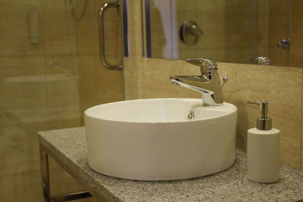 HOTEL MODERNO 58/63