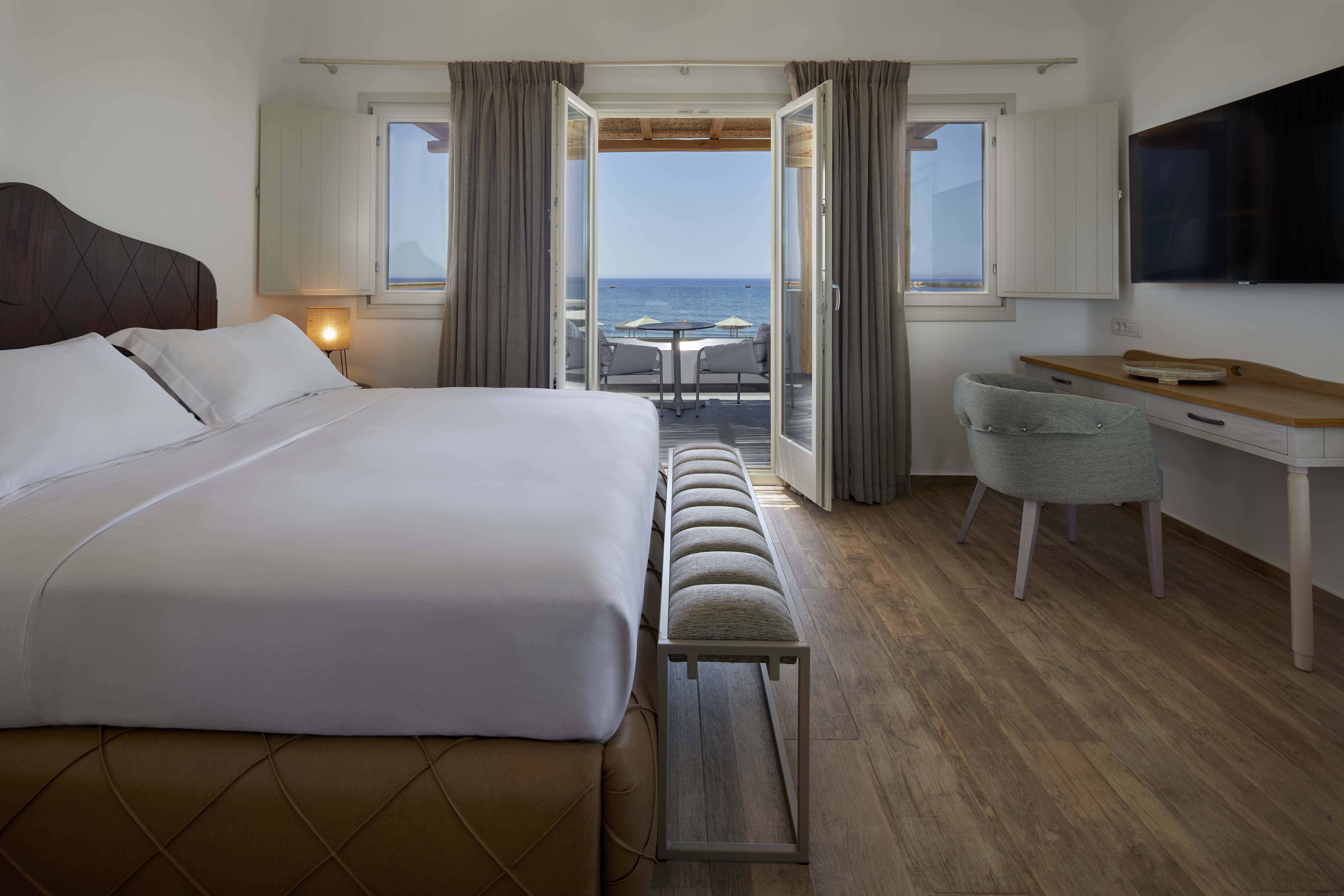 DUPLEX, SUITE, KING BED, POOL AND SEA VIEW