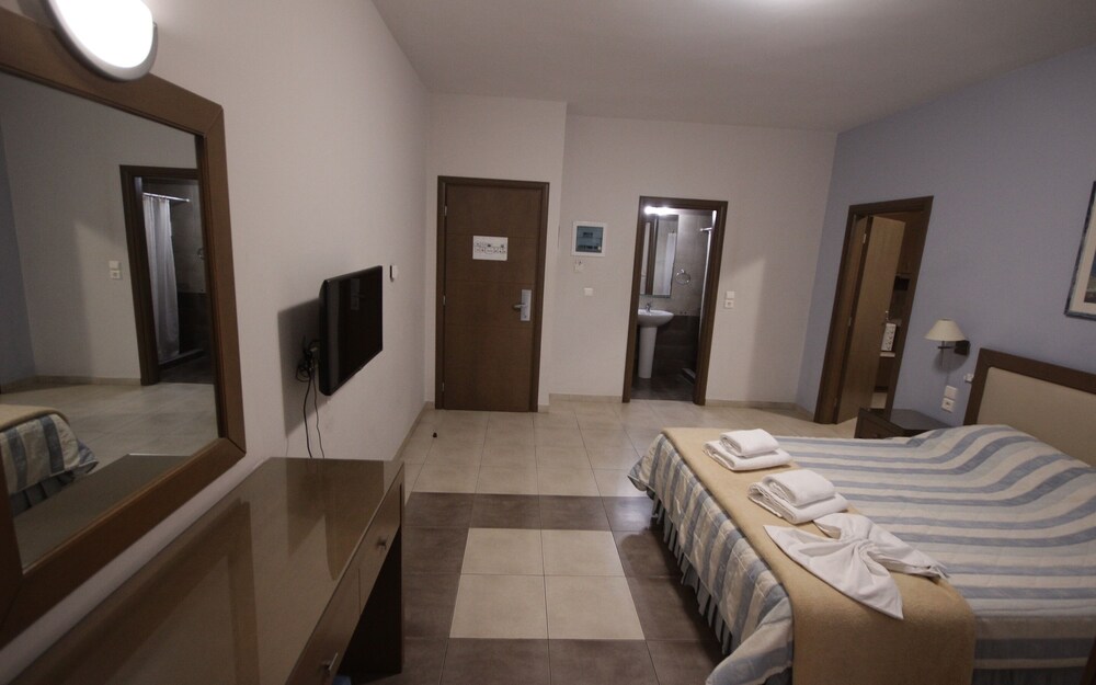 Philoxenia Hotel 24/75