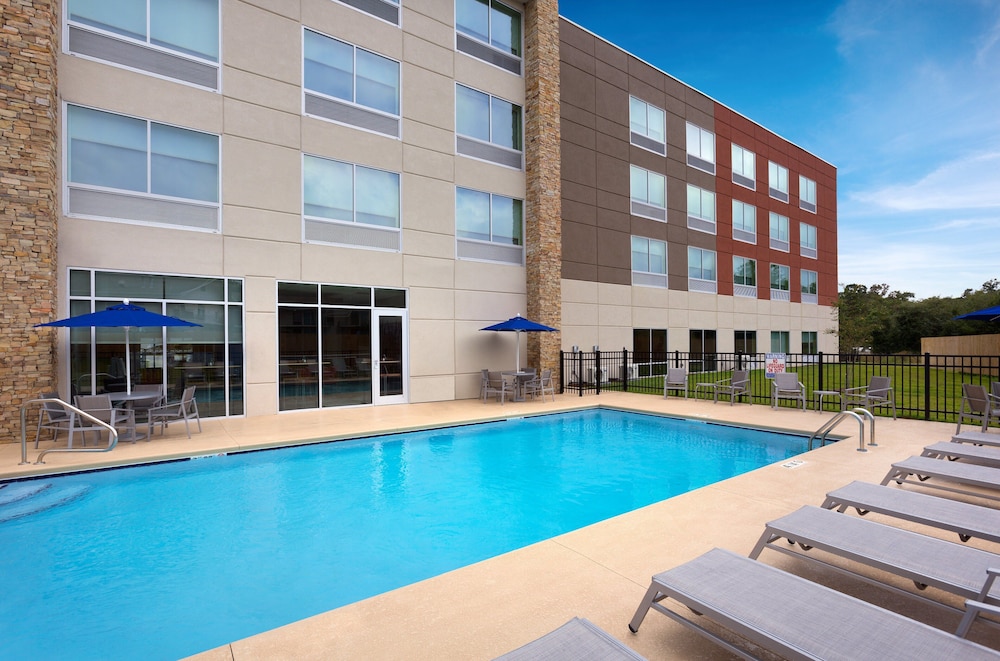 Holiday Inn Express Lake Park 1/41